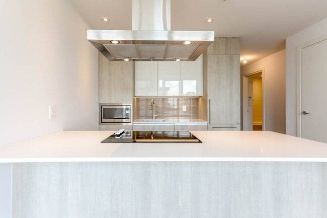 Building Photo - 1212 Rue Drummond Unit 210