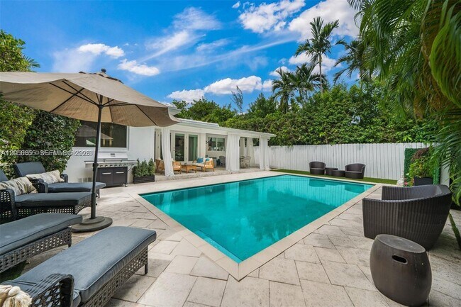 Photo - 736 W 51st St