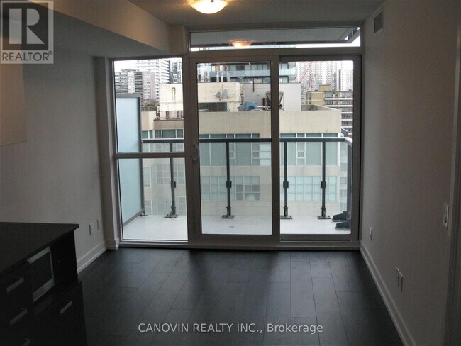 Photo - 125 Redpath Ave Unité 1001