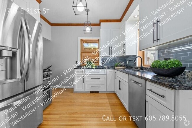 Building Photo - 705 E 21st St Rental
