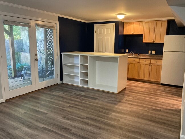 Building Photo - 500 Meadow Hall Dr Unit 500