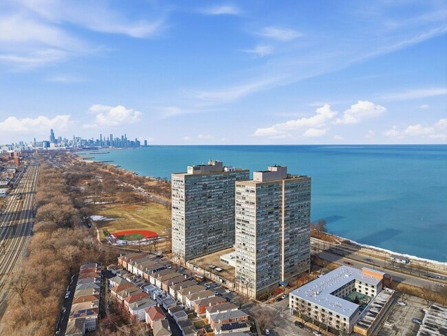 Building Photo - 4800 S Chicago Beach Dr Unit 1507S