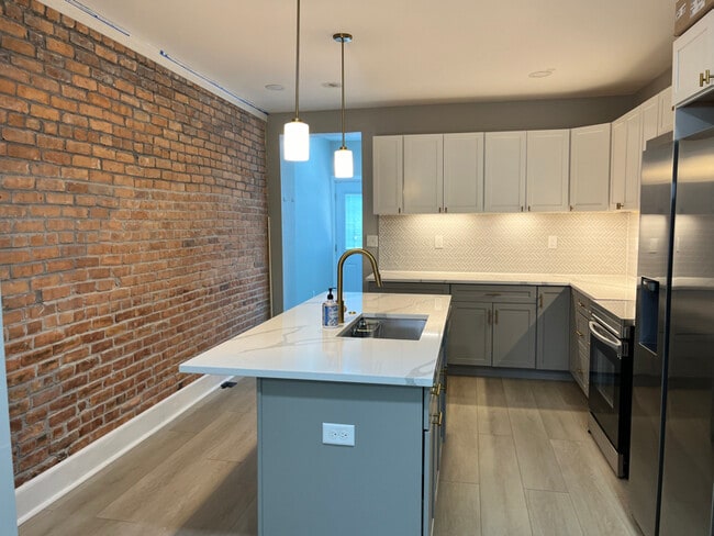 Photo - 260 S Highland Ave