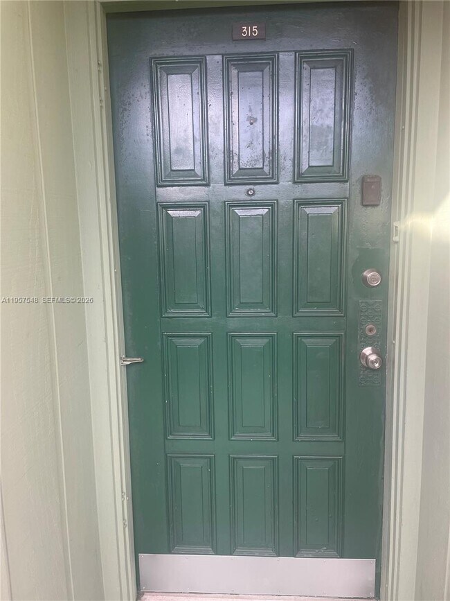 Building Photo - 10525 SW 112th Ave Unit 315