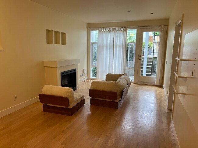 Photo - 1327 Maple St