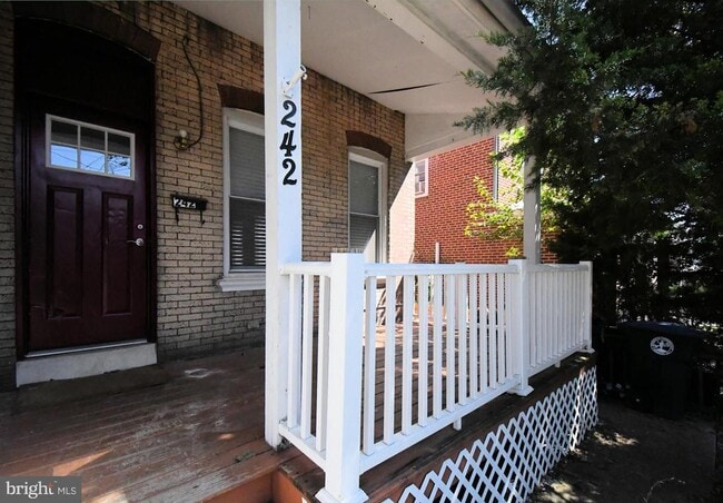 Building Photo - 242 E 8th Ave Rental