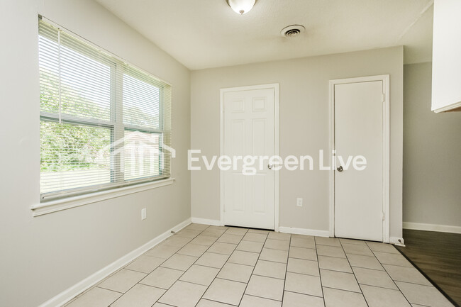 Photo - 4983 Appleville St