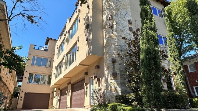 Building Photo - 710 Stanford St Unit B