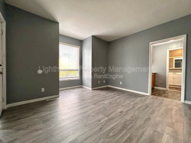 Photo - 1461 Leahy St Unit 1