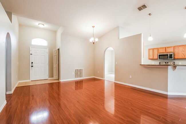 Photo - 2127 Aitkin Loop