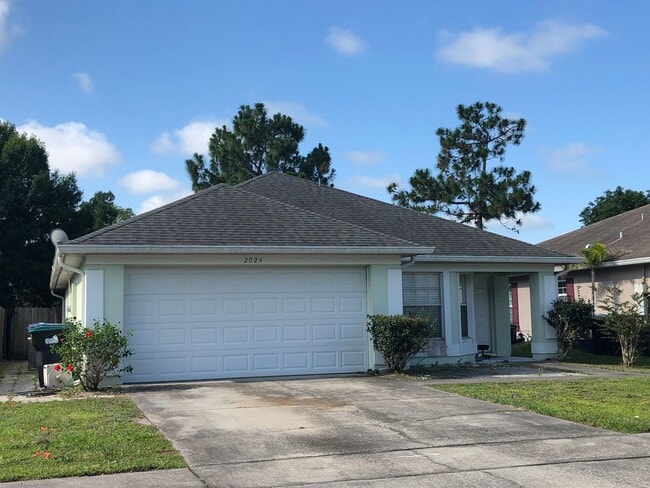 Building Photo - Welcome Home! New flooring & fresh interio...