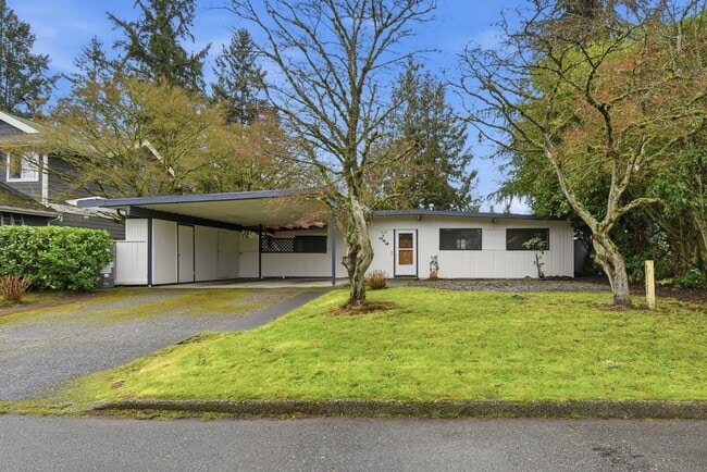 Building Photo - 3Bd/1.75Ba Bellevue House
