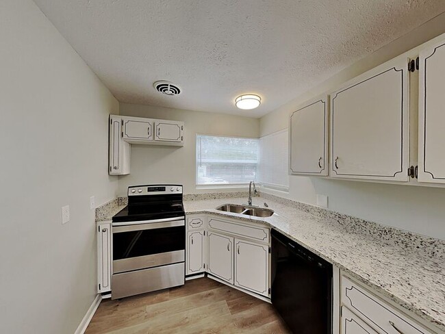 Photo - 2917 Cesery Blvd