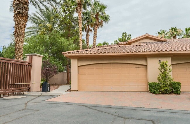 Photo - Cute 2 Bedroom Condo with 2 Car Garage located in a Guard Gated Community in Green Valley!