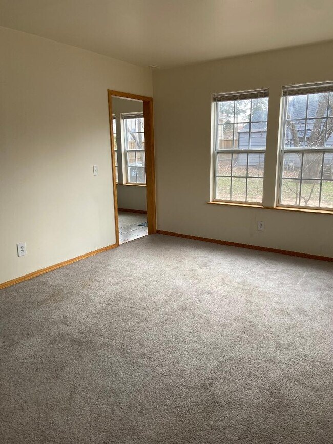 Photo - 639 S Pickard Ave