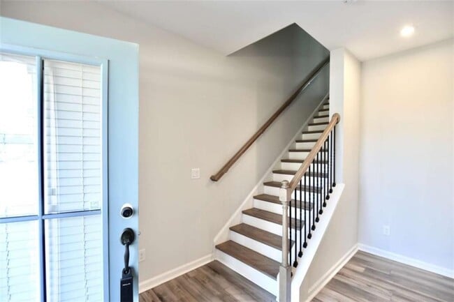 Photo - 809 Cameron Trl