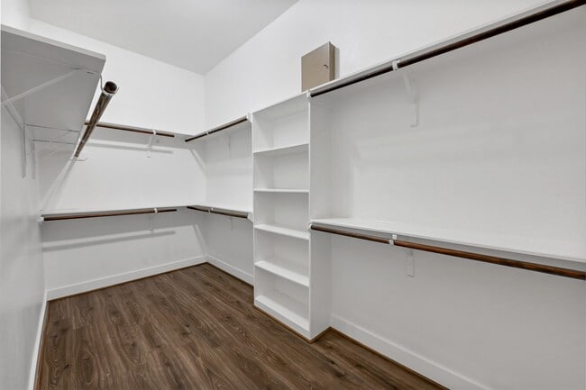 Photo - 2118 Naomi St