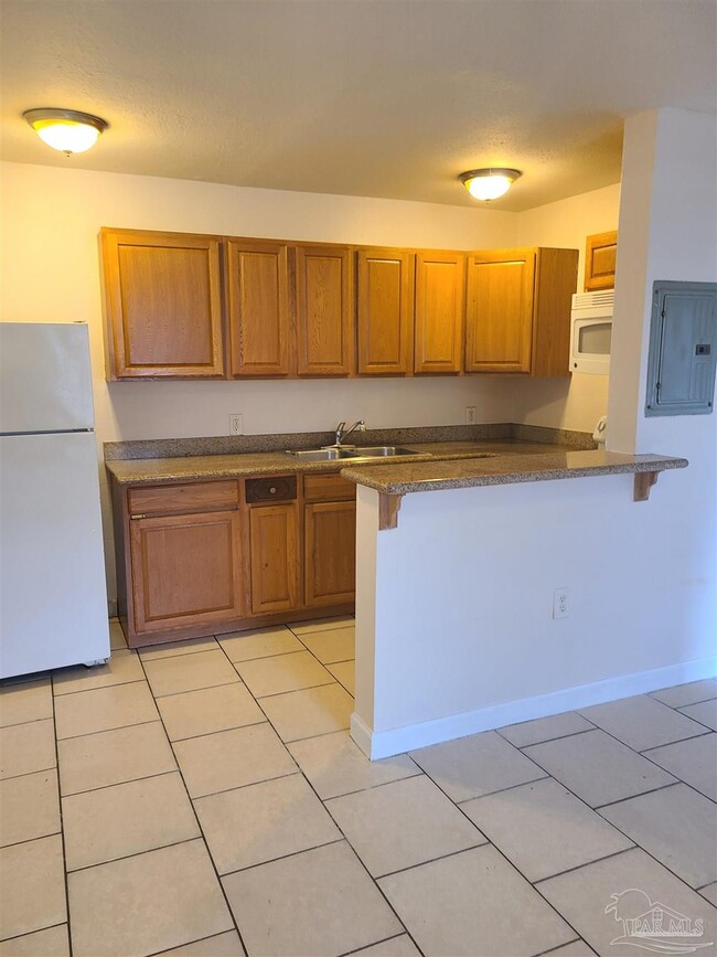 Photo - 204 Holmes Dr