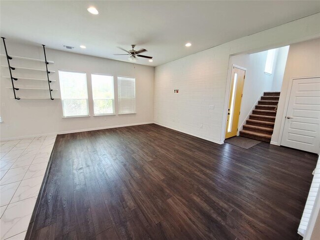 Photo - 7800 Hillock Terrace