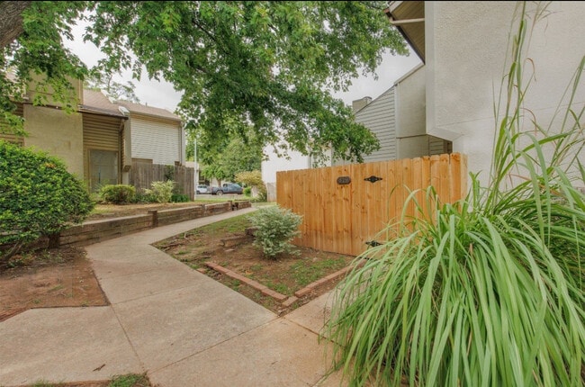 Photo - 819 Red Bird Ln