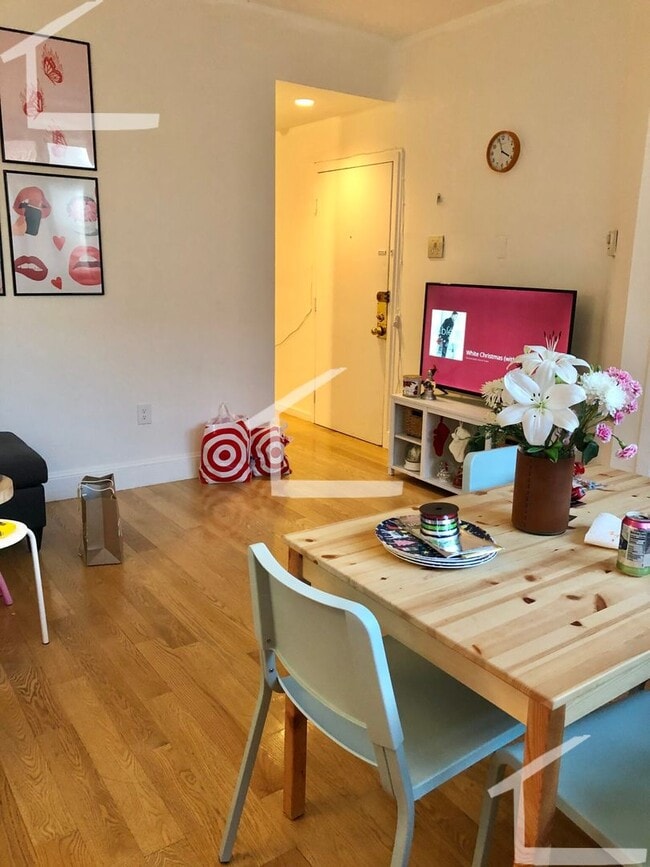 Photo - 9/1 Updated, spacious 3BR in South End near Northeastern/Wentworth