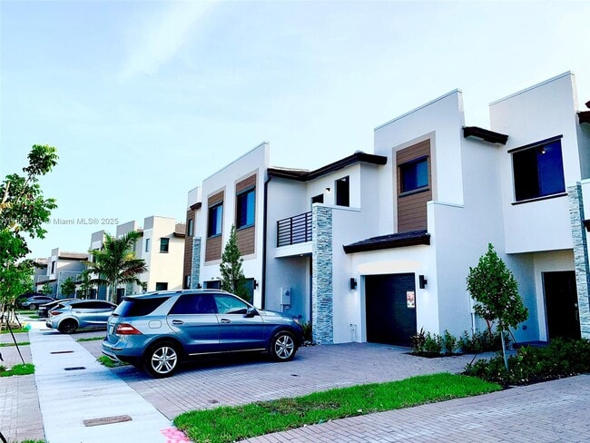 Photo - 752 NE 208th Ln Townhome