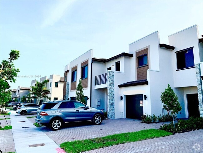 Building Photo - 752 NE 208th Ln Rental