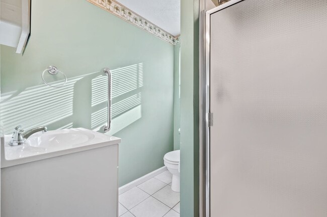 Building Photo - Updated 3 bedroom in Elliot Minutes from the West End Overlook!