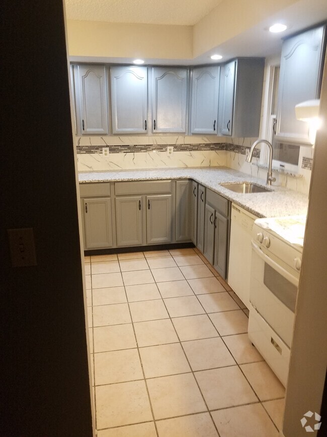 Building Photo - 5003 Hana Rd Rental
