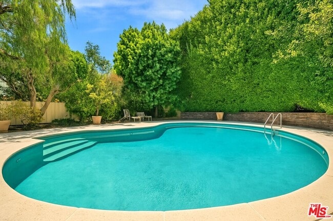 Photo - 701 Sierra Dr