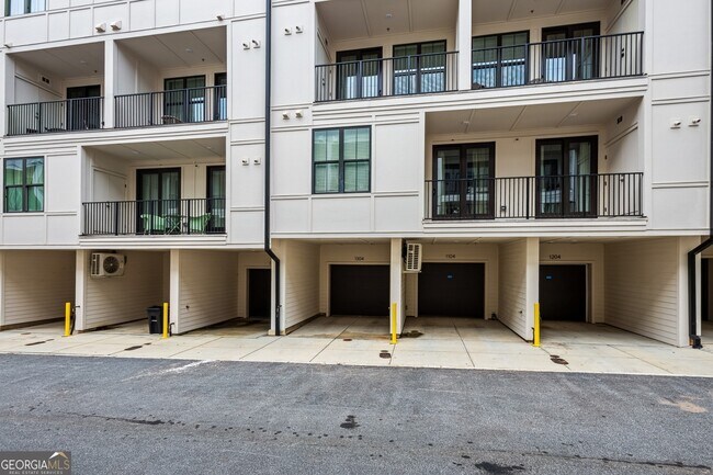 Photo - 230 New St