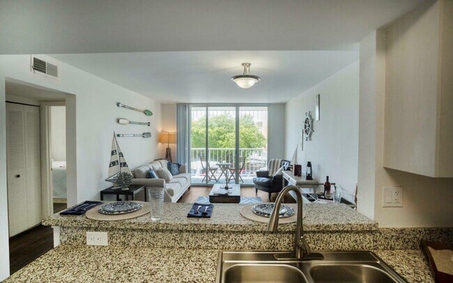 OCEANWALK-APARTMENTS-KEY-WEST-FL-KITCHEN-05
