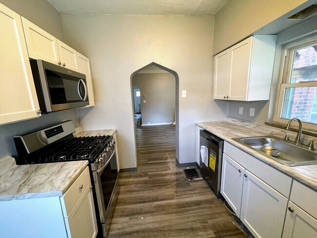 Photo - 2/3 bed 1 bath - South Oakland, newly updated, central air, washer/dryer