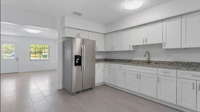 Photo - Renovated 2bed/1bath Apartment in Eustis! ... Unidad D