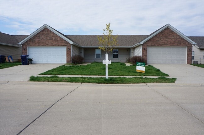 Photo - Spacious 2-Bed, 2-Bath Duplex with Attache...