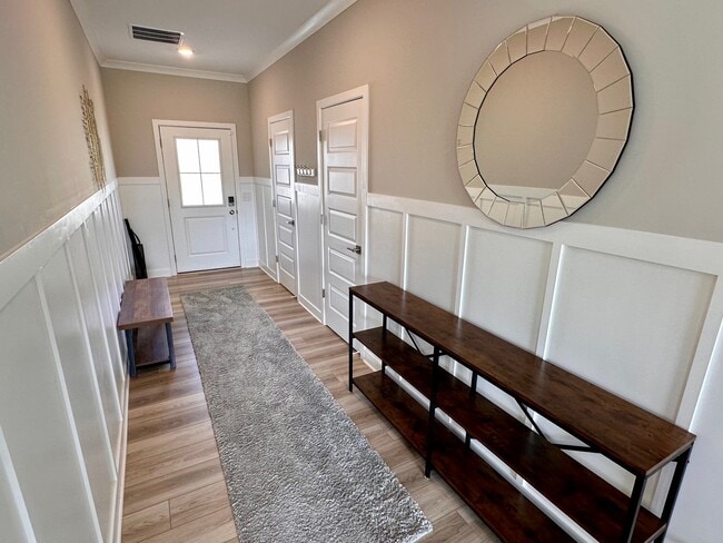 Photo - 721 Scarsdale Ln