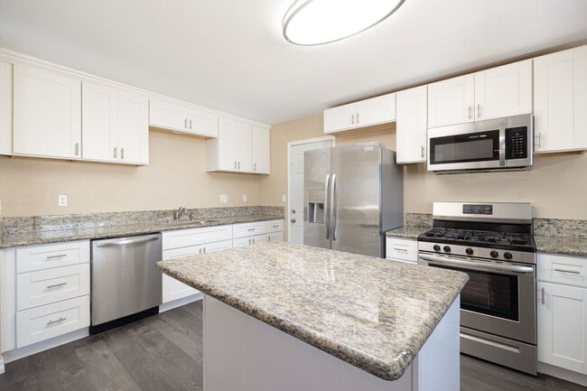 Photo - Single family home for rent 4bed/2bath! Mo...