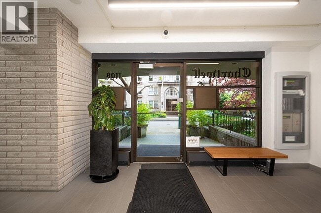 Photo - 1108 Nicola St