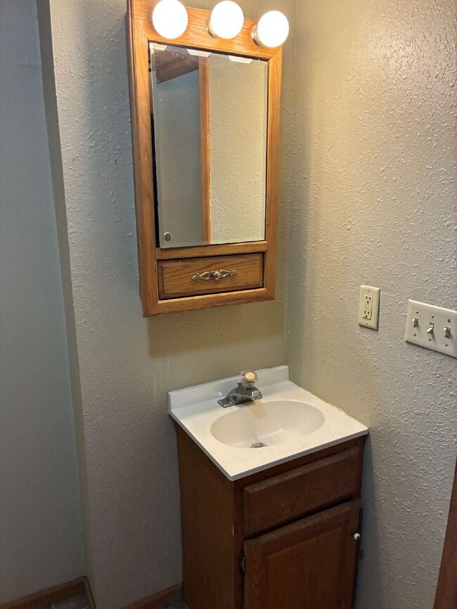2 bed 1 bath near UWEC area!