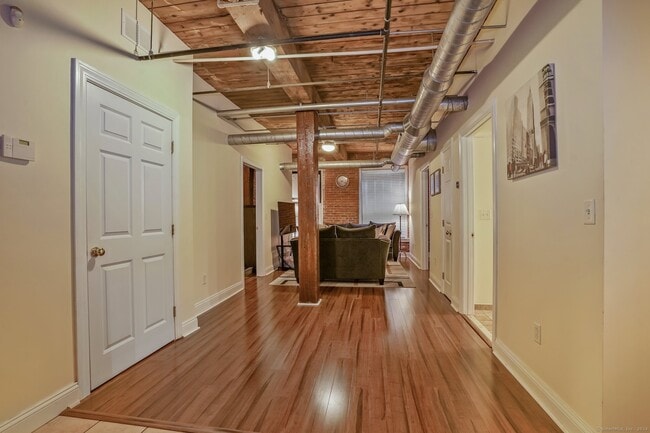 Photo - 145 Canal St E Unit 6