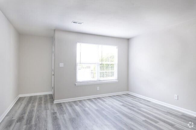 1BR, 1BA - 730SF - Living Room