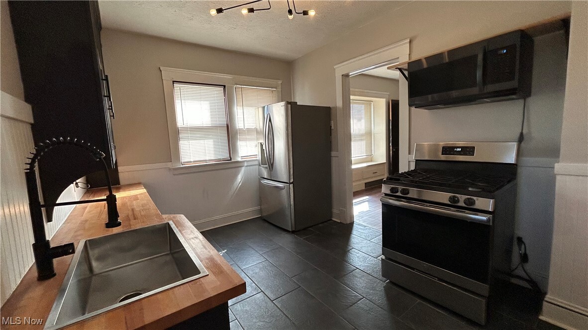 Photo - 4020 Woburn Ave Apartamento