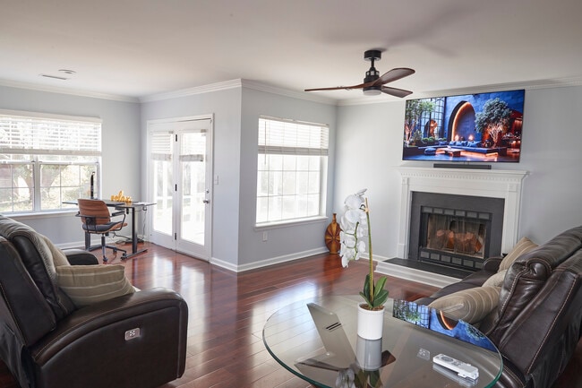 Photo - 810 Williamsburg Ln