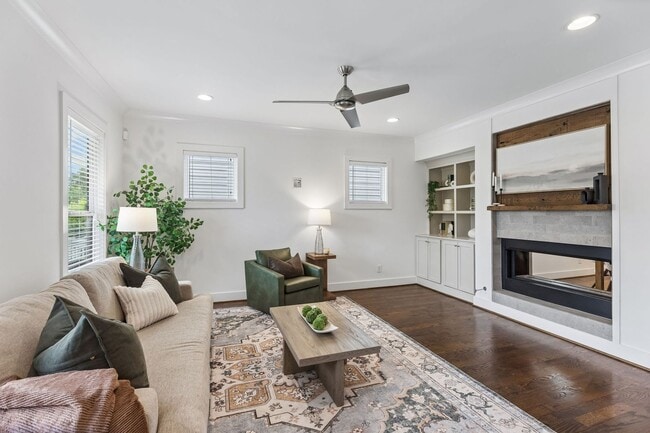 Photo - 1809 McEwen Ave