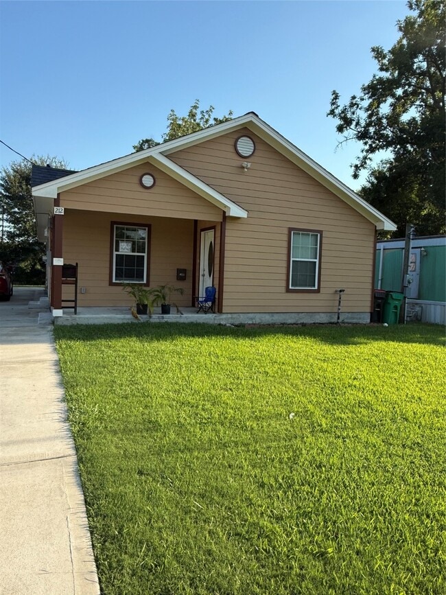 Photo - 210 E Homan Ave