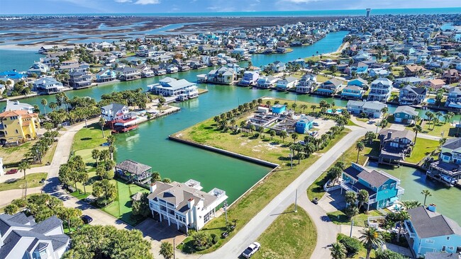 Photo - 16627 Bayfront Dr