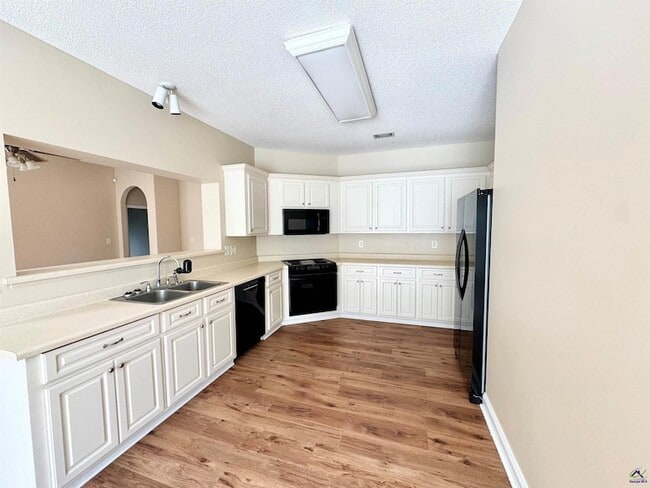 Photo - 218 Carrington Ln