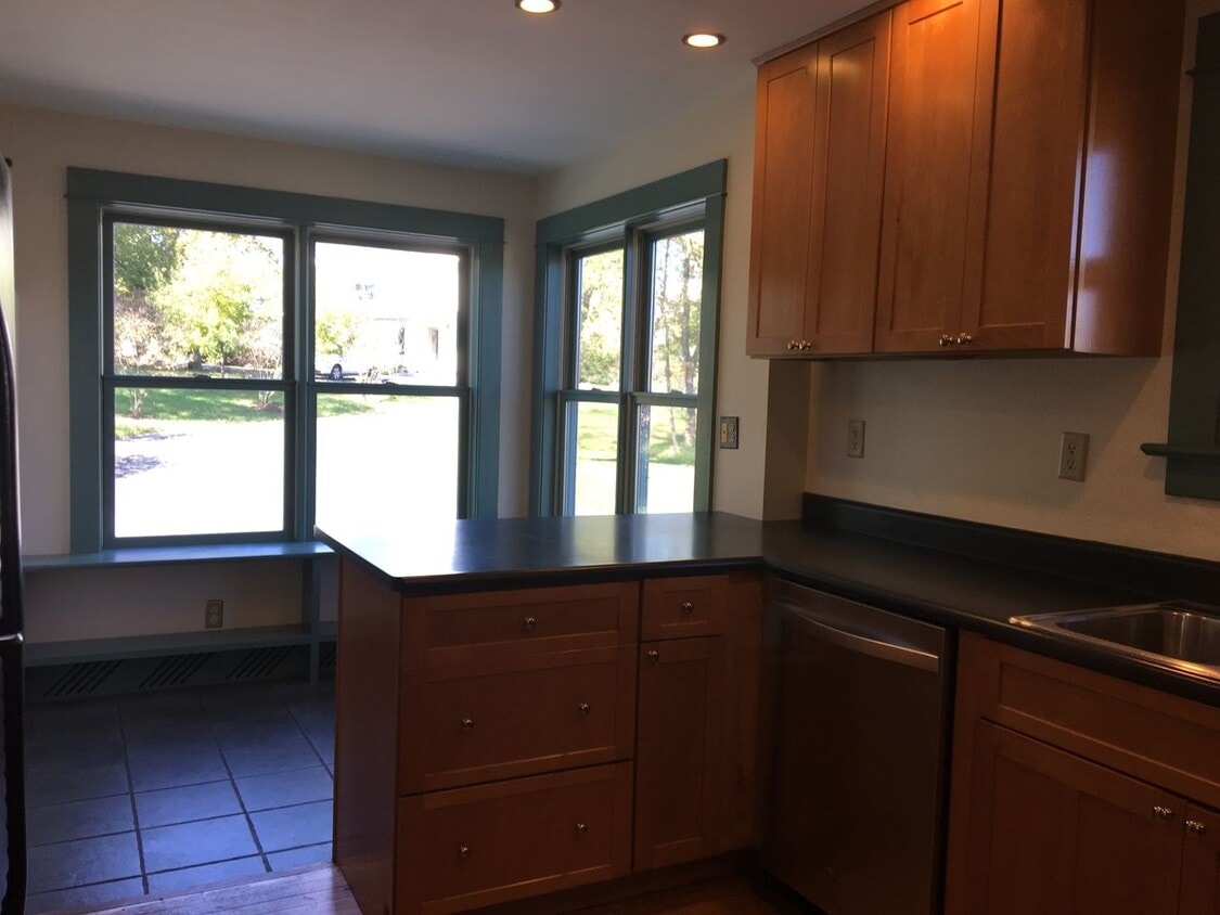 Lovely Single-Family 3BR Home in Vergennes... - Lovely Single-Family 3BR Home in Vergennes...