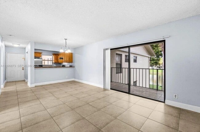 Photo - 1495 Lake Crystal Dr Unidad H