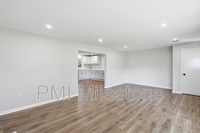 Photo - 13242 Greensburg Rd
